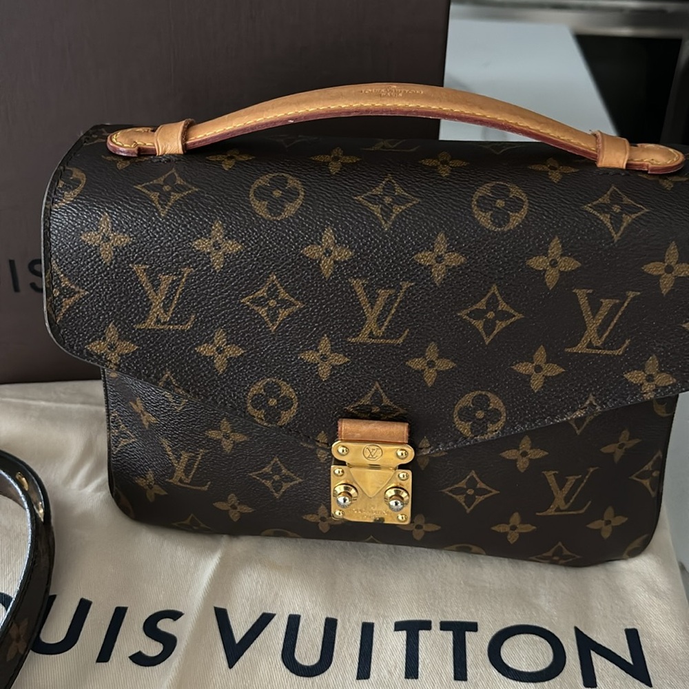 💙SOLD💙Louis Vuitton Pochette Métis